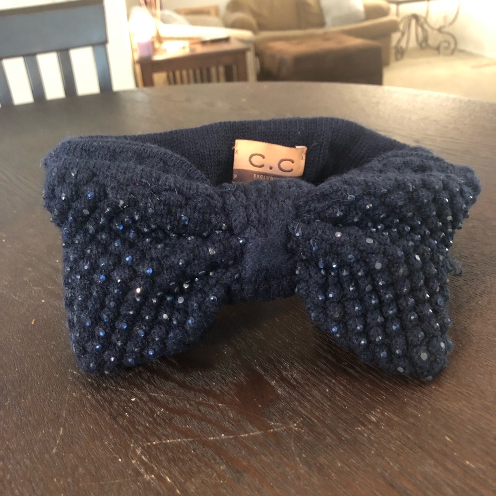 Beautiful sparkle winter headband  with a bow!
